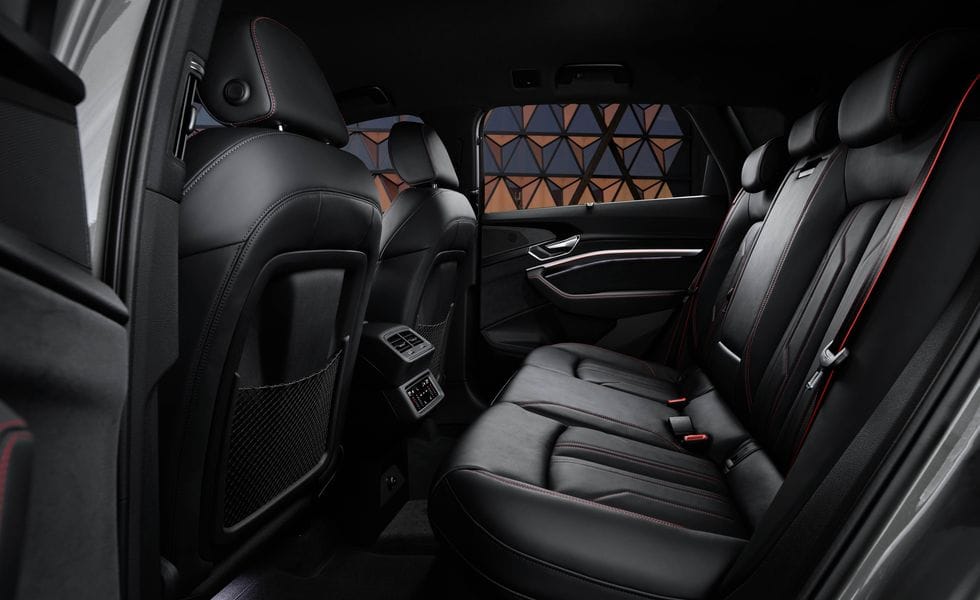 Audi Q8 E-Tron 2024 مراجعة اودي كيو8 اي ترون biggbuz Audi Q8 E Tron 2