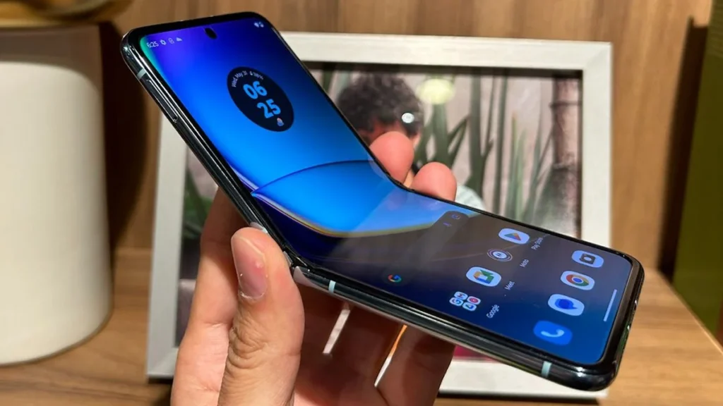 سعر و مواصفات : Motorola Razr 50 Ultra biggbuz Motorola Razr 50 Ultra 1
